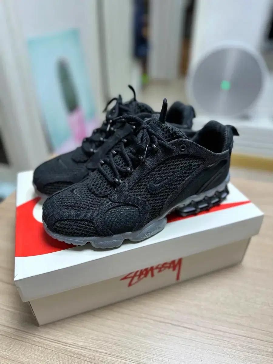 나이키 스투시 에어줌 스피리돈 케이지2 블랙 팝니다.