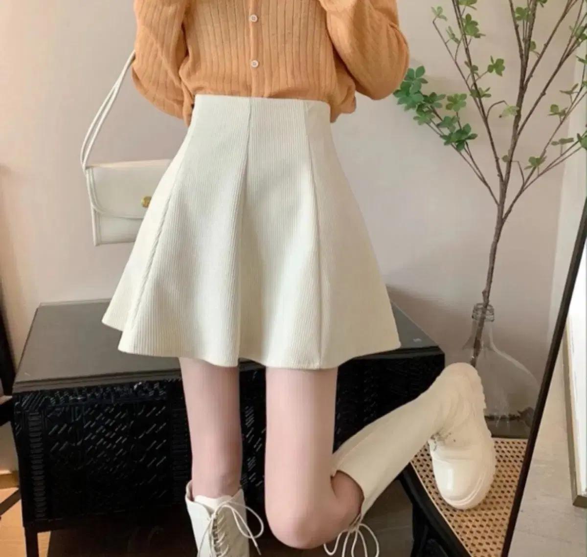 아이보리 골지 플레어 미니스커트