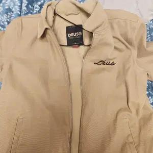 데우스 엑스 마키나 OFR jacket 토바코 색상