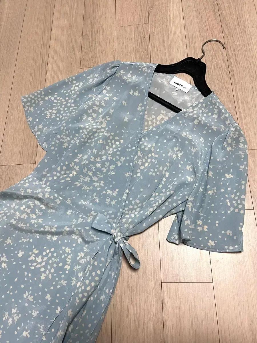 21 한섬 DKNY 소이현 실크100% 랩 롱원피스 플라워패턴 쉬폰 반팔