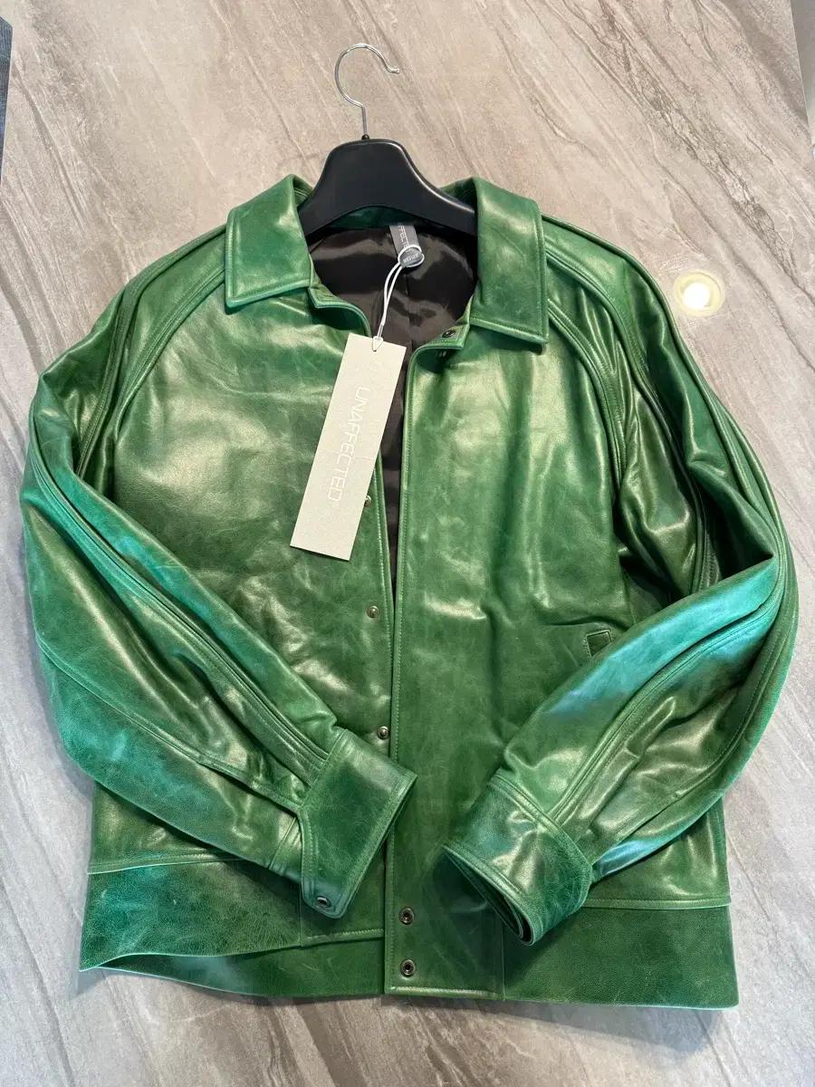 새상품 언어펙티드 UNAFFFECTED 양가죽 자켓