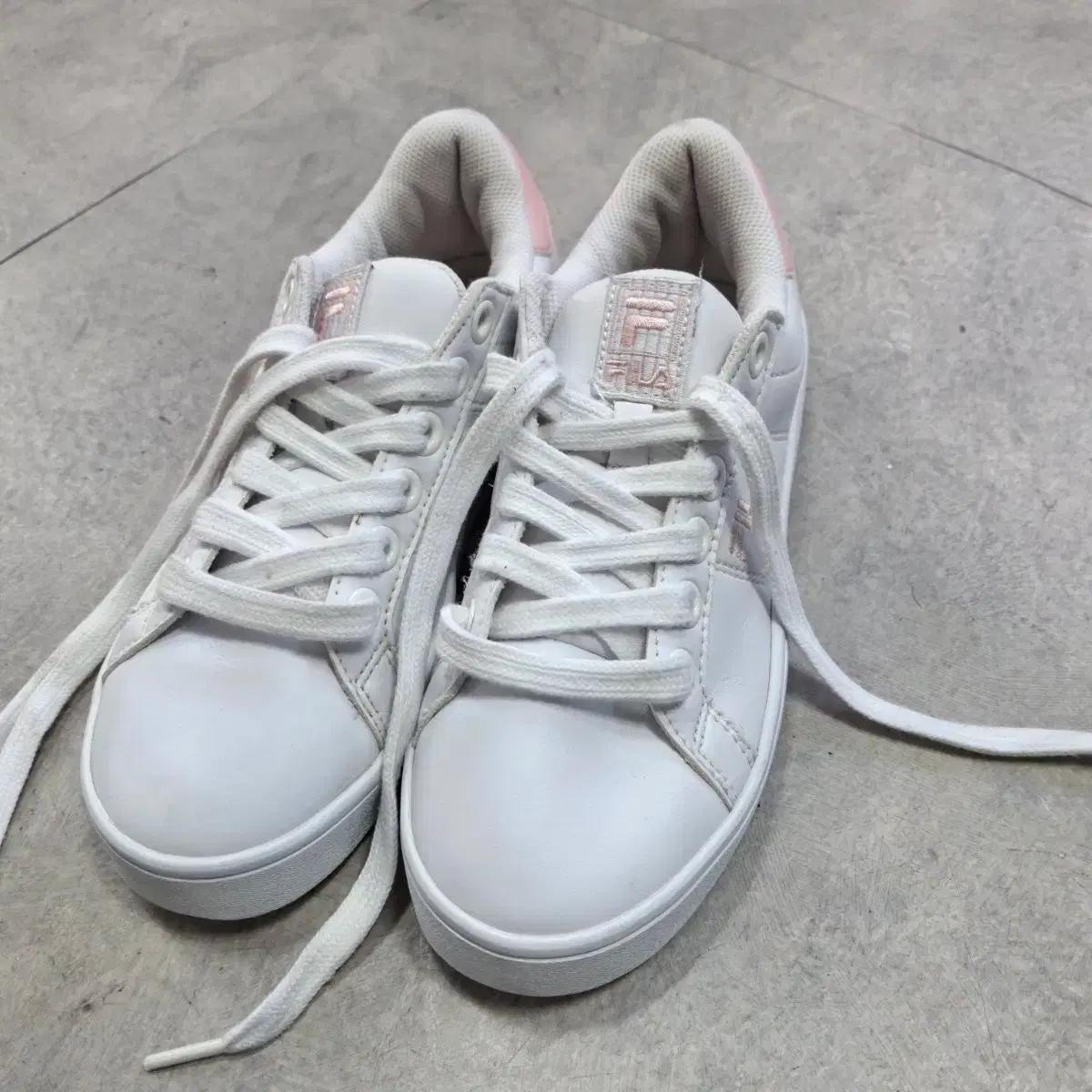 휠라 흰색 스니커즈 운동화 핑크 포인트 225