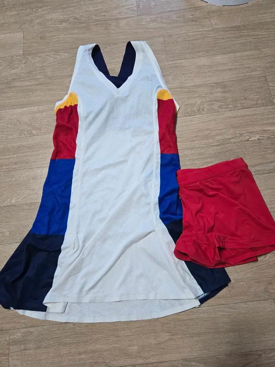 새상품 아디다스 테니스 원피스