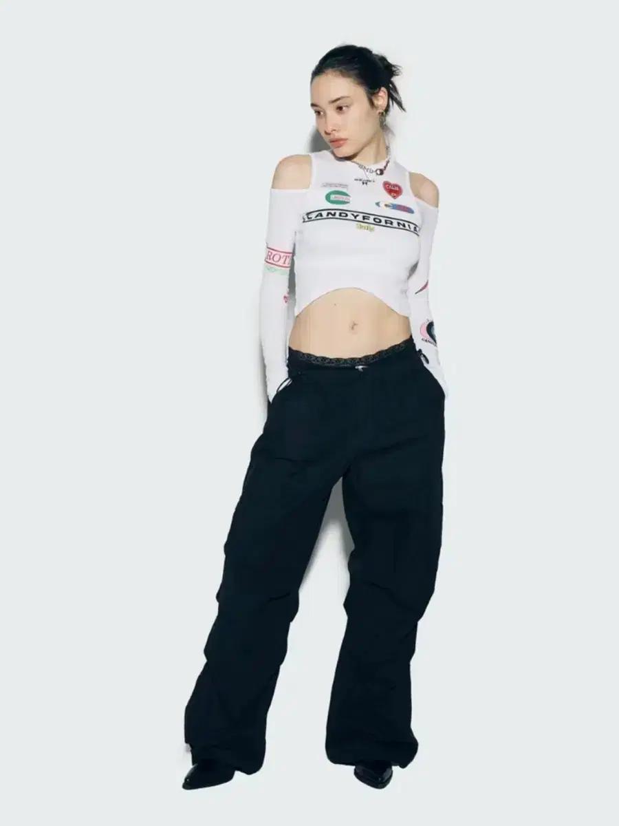 에즈이프캘리 파라슈트 카고 팬츠 르세라핌 바지