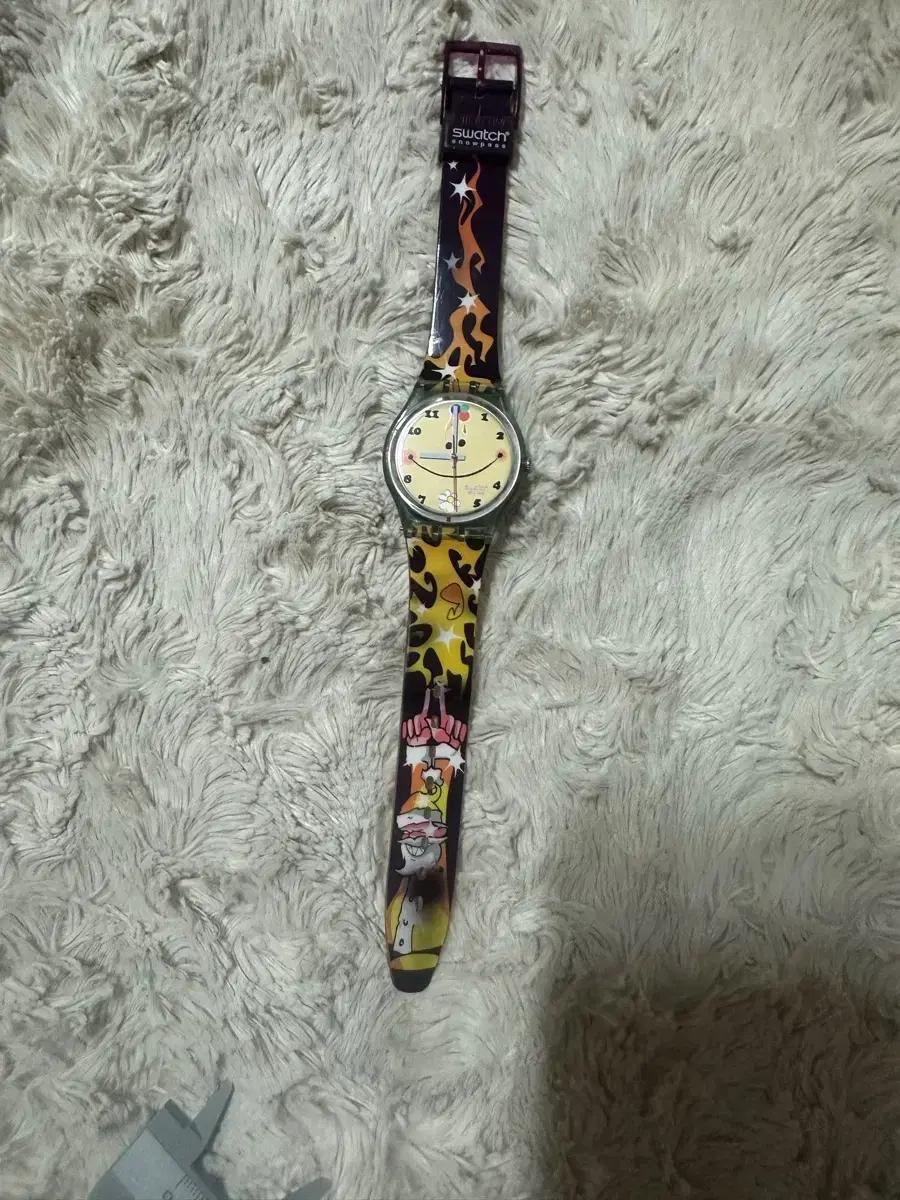 Swatch 스와치 빈티지 스노우패스/아트 콜라보 스마일 쿼츠 시계