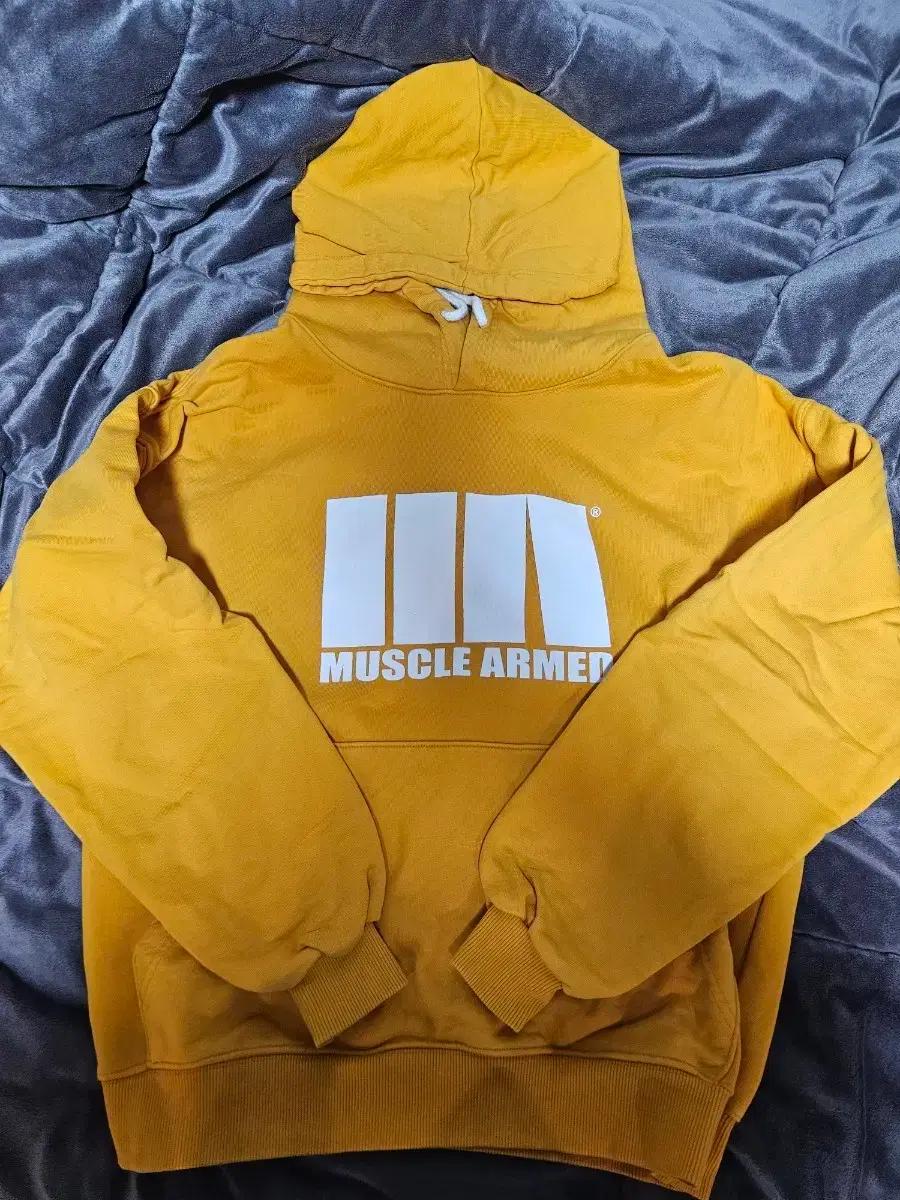 머슬암드 오버후드티