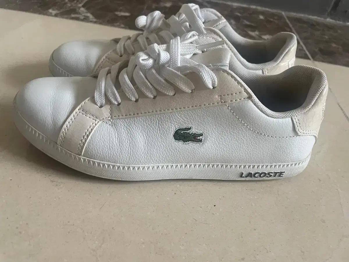 라코스테 흰색 스니커즈 운동화235
