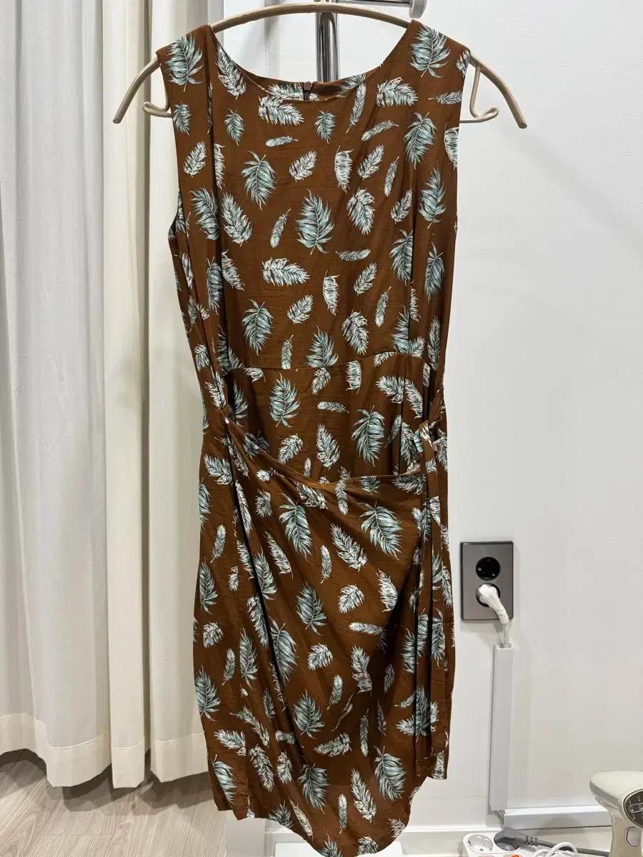 [여름옷장정리] 브라운 잎 패턴 랩 원피스