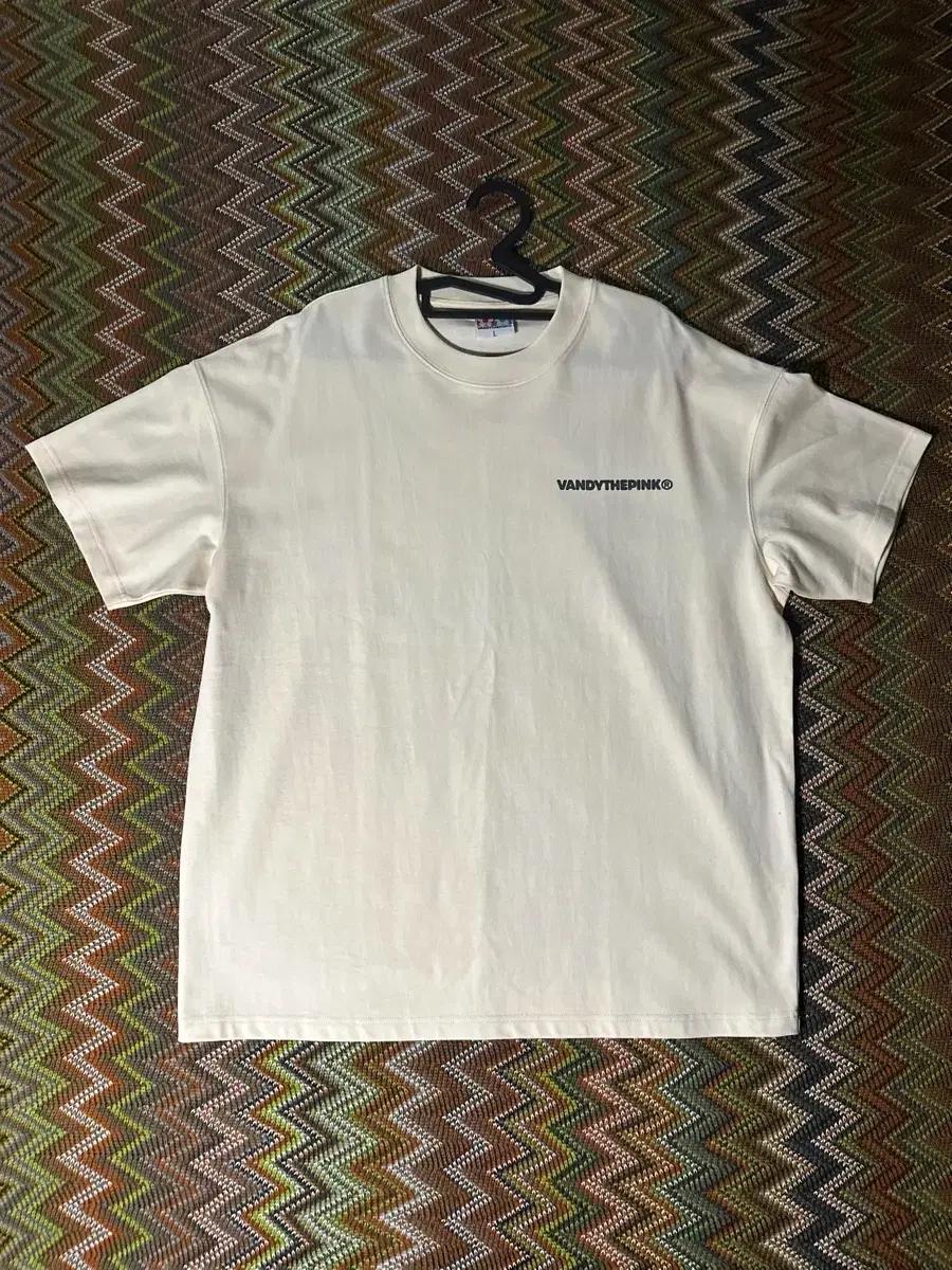 VANDYTHEPINK 반팔 티셔츠 아이보리