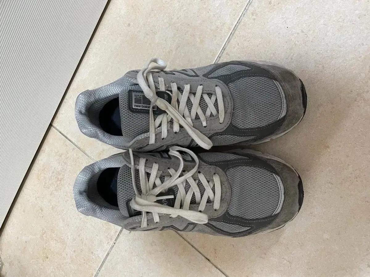 뉴발란스 990 v4 그레이