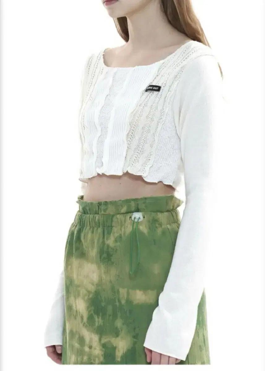 오드원아웃 Patch work knit crop_white