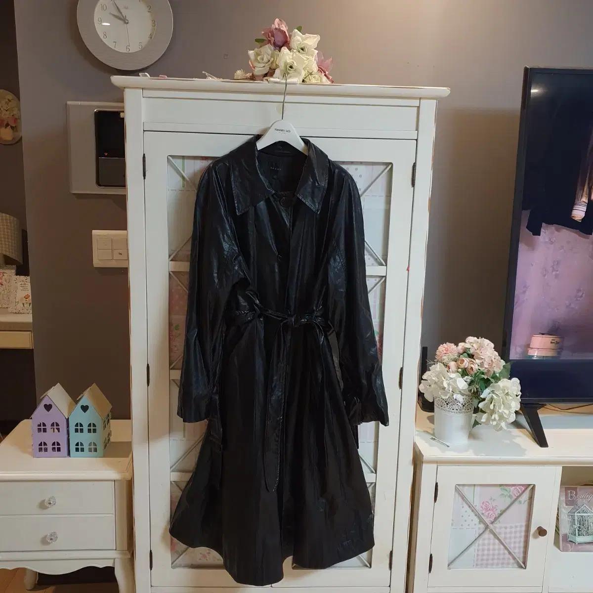 온앤온 블랙 레더 롱트렌치코트/55~66