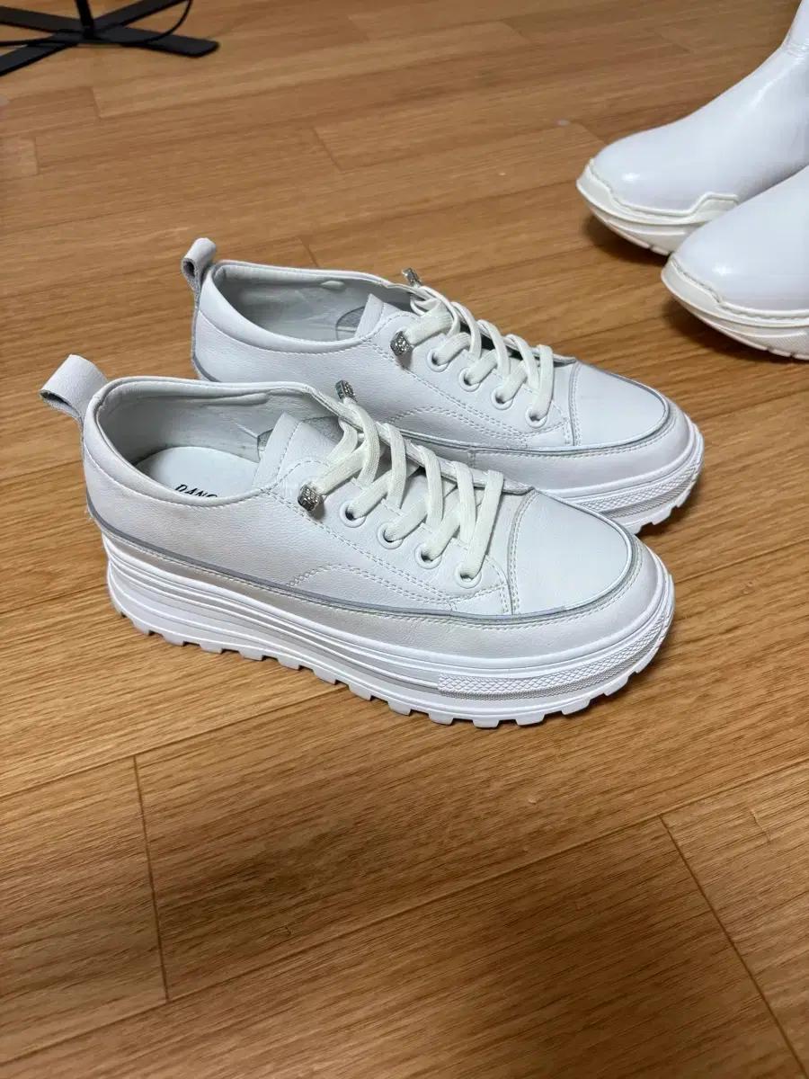 럭셜 키높이 통굽 스니커즈 230사이즈