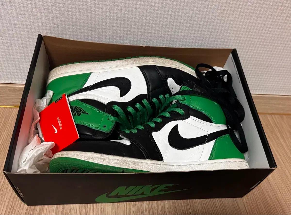 나이키 에어 조던 1 레트로 하이 OG 블랙 앤 럭키그린