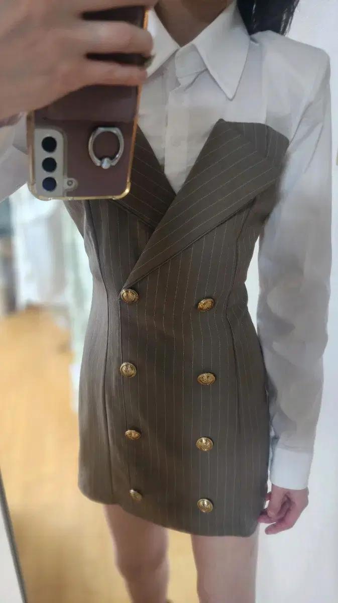 하객룩 추천)) 셔츠 레이어드 브라운 스트라이프 금장 미니원피스