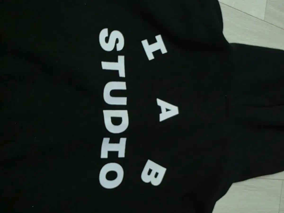 IAB STUDIO 검정색 후드티