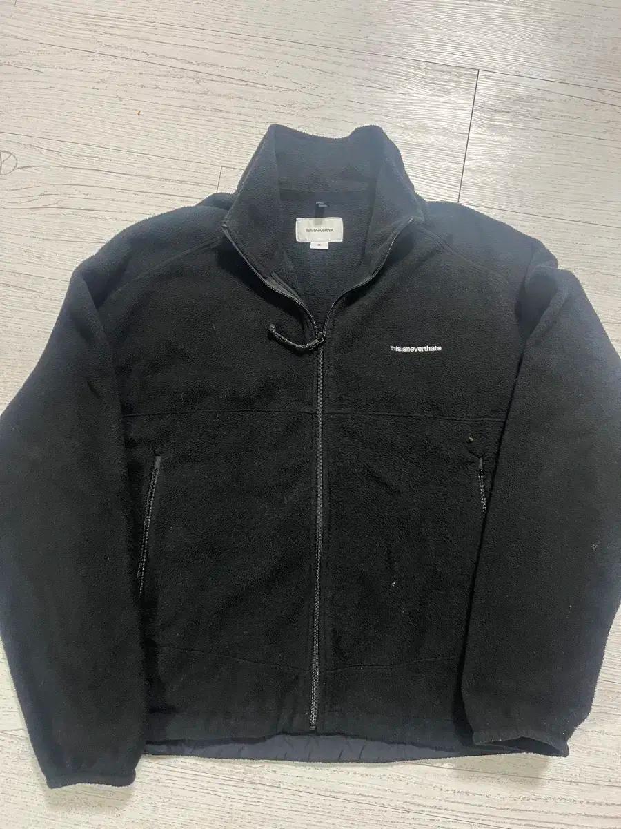 디스이즈네버댓 T 플리스 재킷 블랙