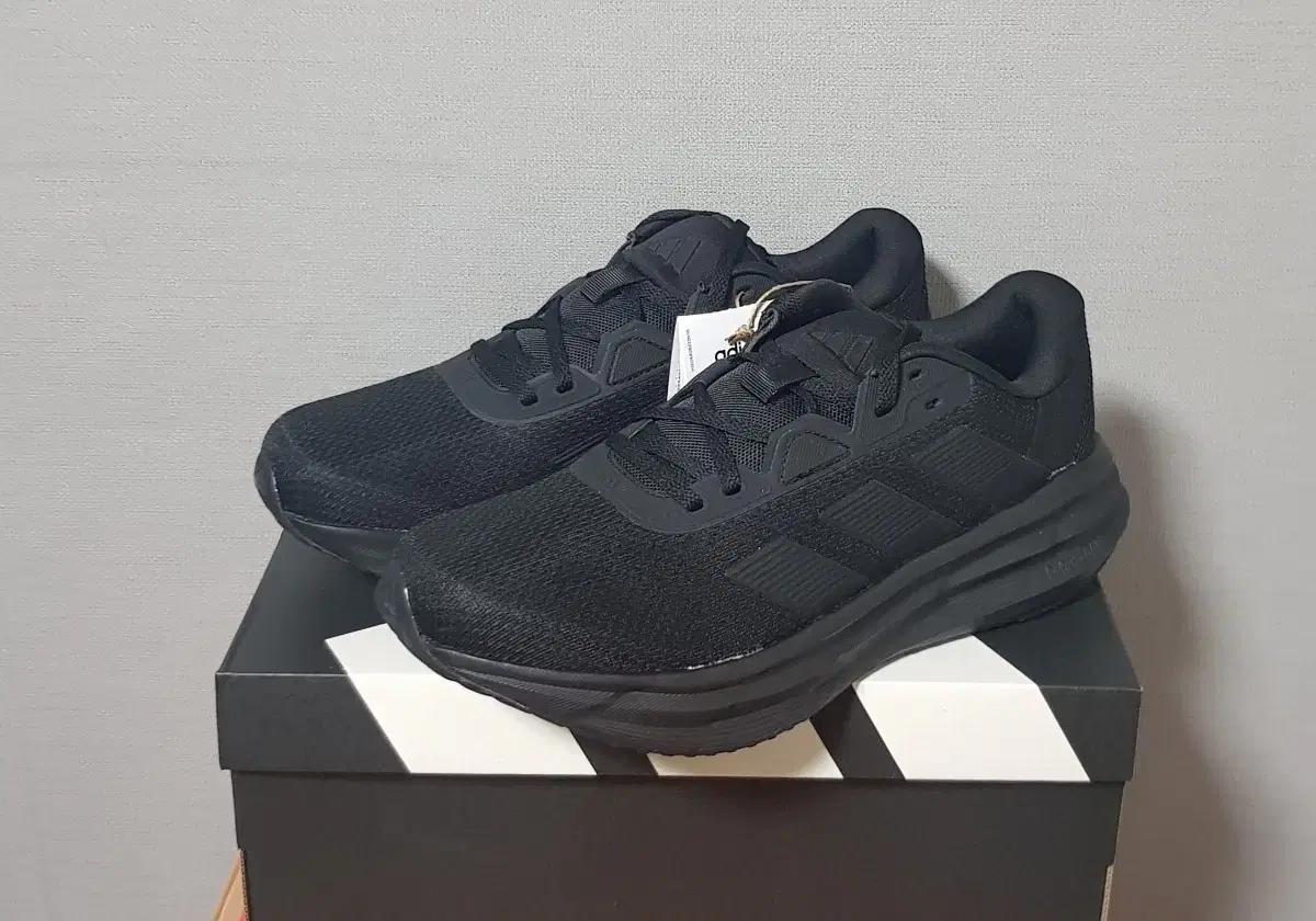 [새제품] 아디다스 운동화 (255,285)