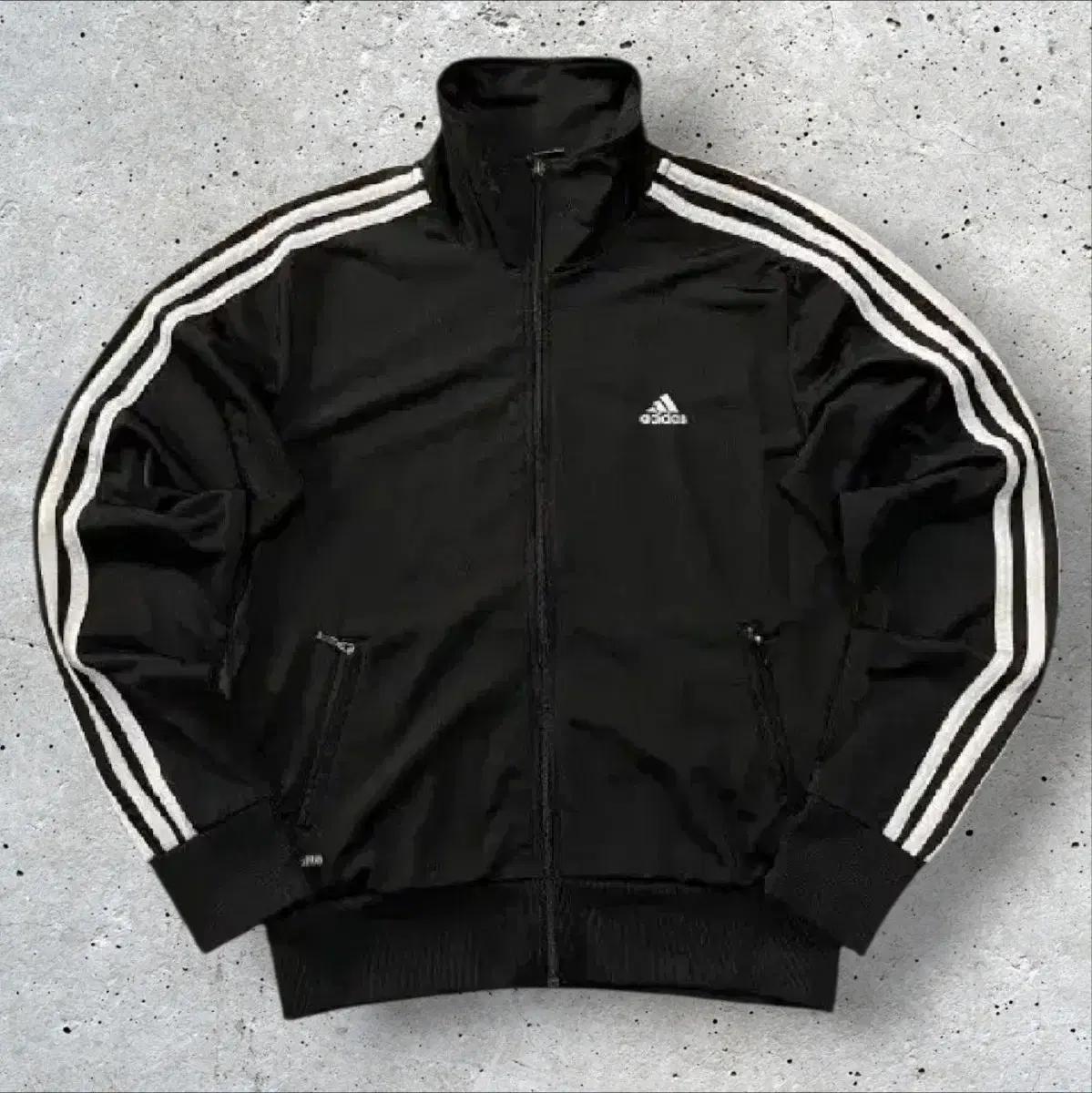 아디다스 삼각로고 검흰 져지 100