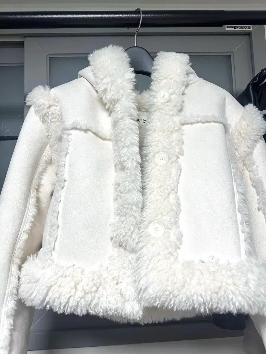 쓰리타임즈 베이비 무스탕 Baby hoodie fur coat