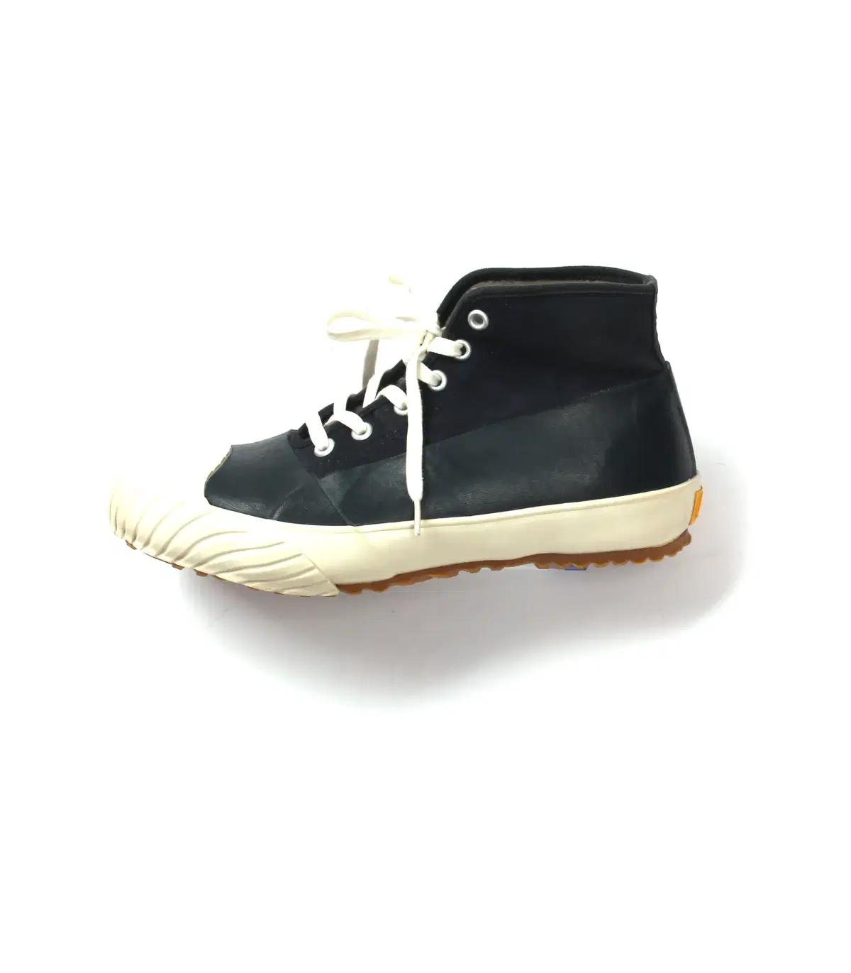 STUSSY Livin' GENERAL STORE x MOONSTAR