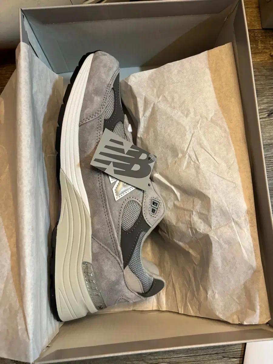 뉴발란스 992 그레이 새상품 275사이즈판매합니다