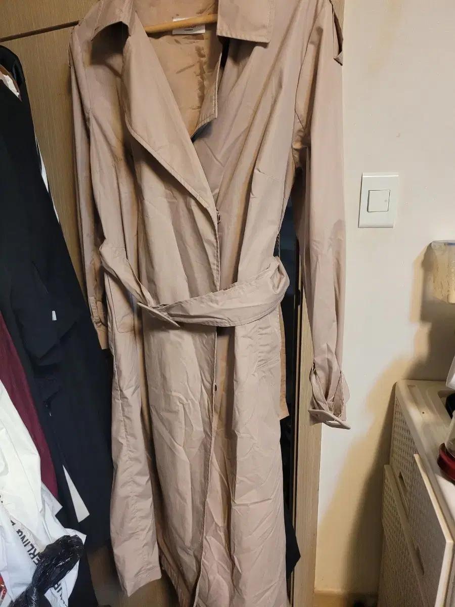 난닝구.베이지색 롱 트렌치 코트66.77