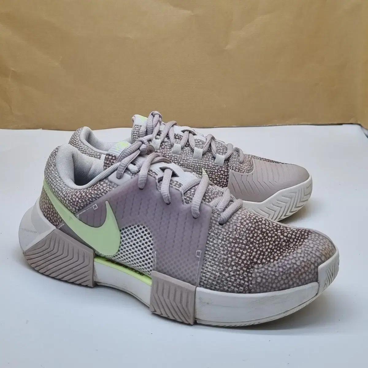 나이키 GP 챌린지 여성테니스화235