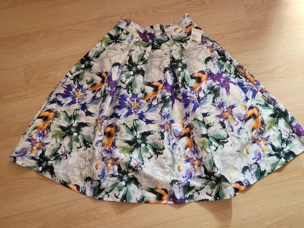 H&M 꽃무늬 플레어 스커트 EUR 40 (새거)