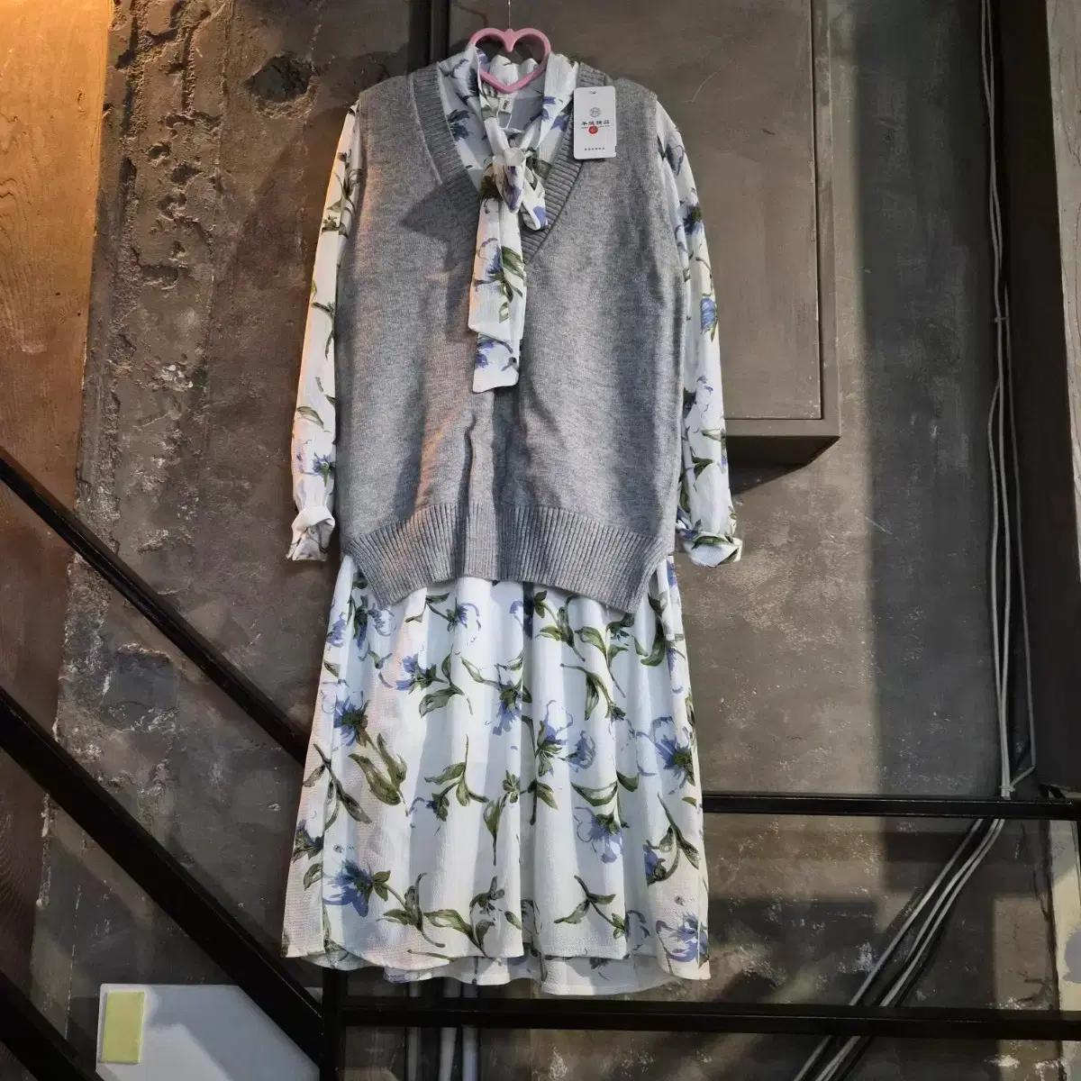 44ㅡ77 울조끼+쉬폰 플라워 원피스 봄가을 간절기 코디세트 감성