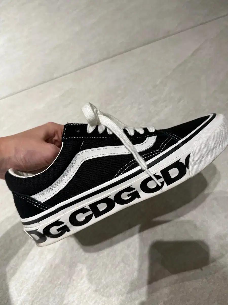 꼼데가르송 반스 올드스쿨 245 사이즈 cdg x vans otw old