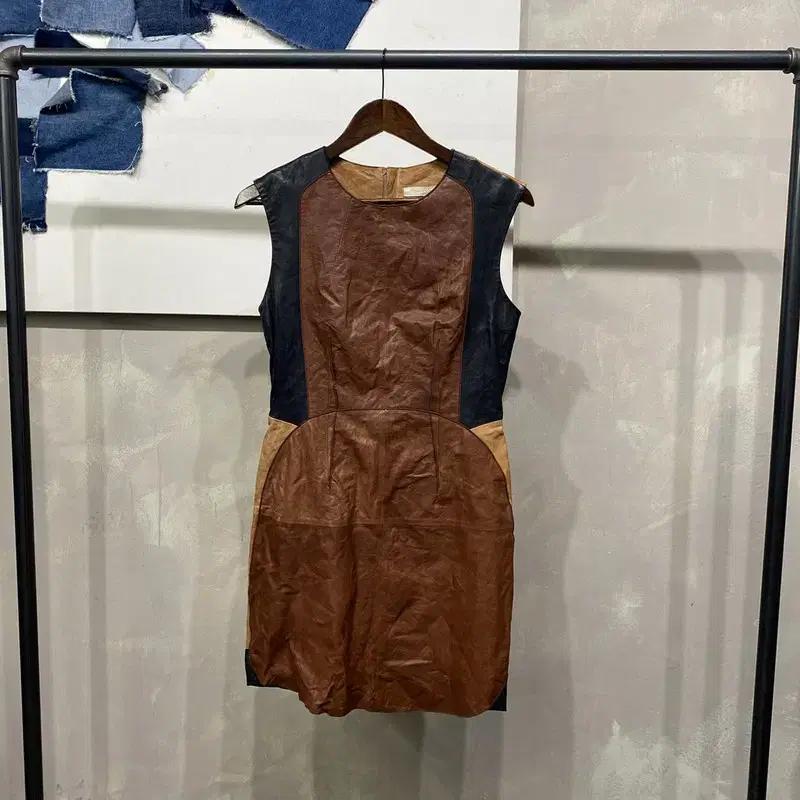 (85) 오즈세컨 여성 캐주얼 양가죽 민소매 원피스