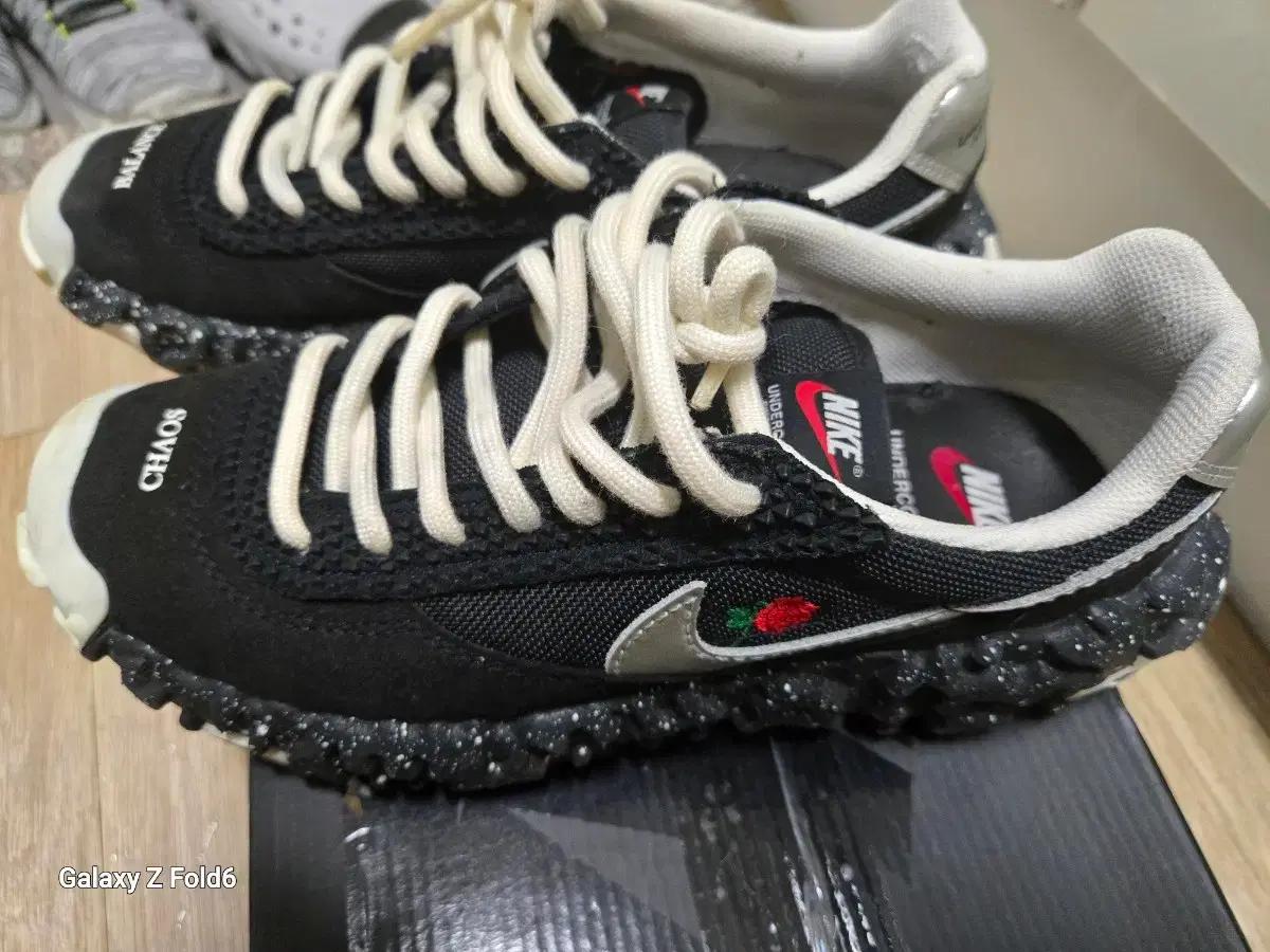 나이키오버브레이크스니커즈