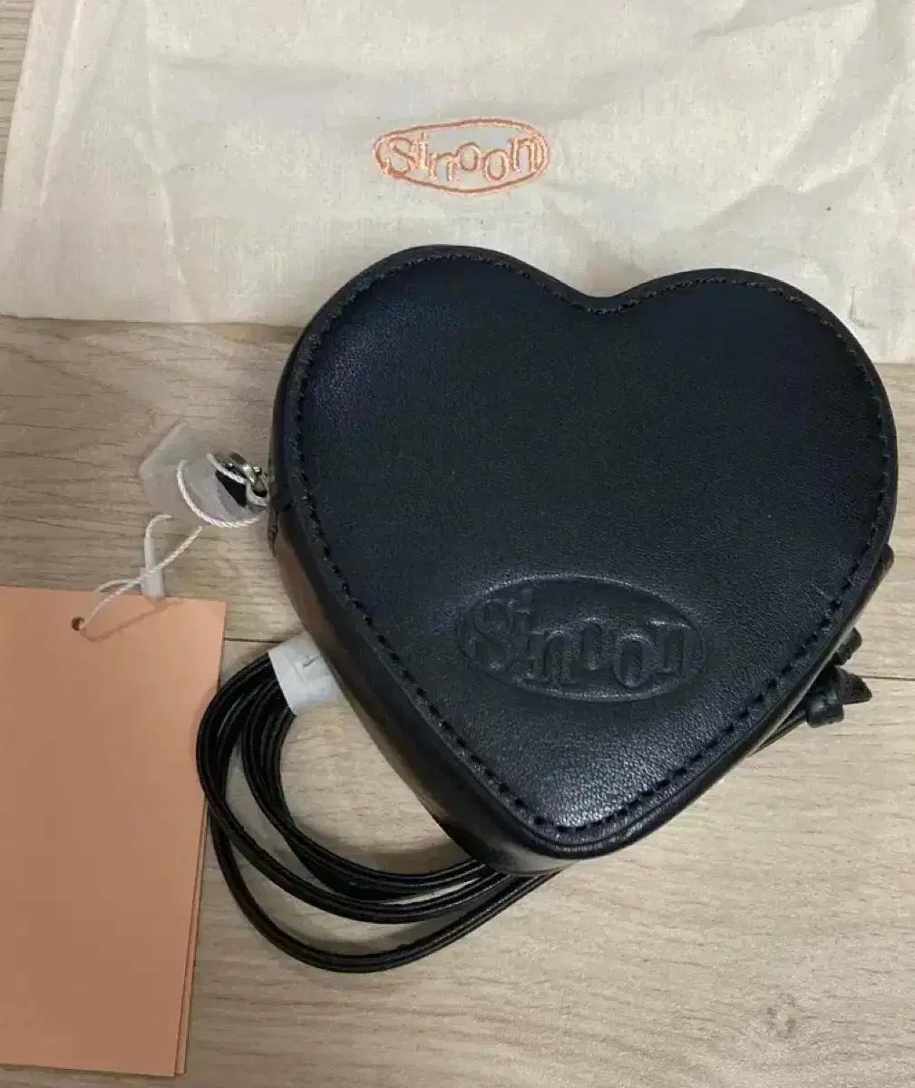 새상품 시눈 하트백 블랙 미니백 sinoon