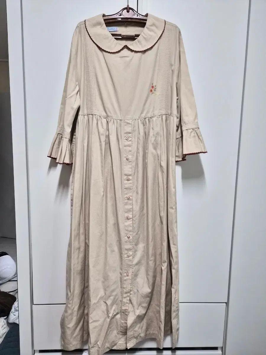 유럽풍 고급 빈티지 베이지에 레드 레이스 롱원피스