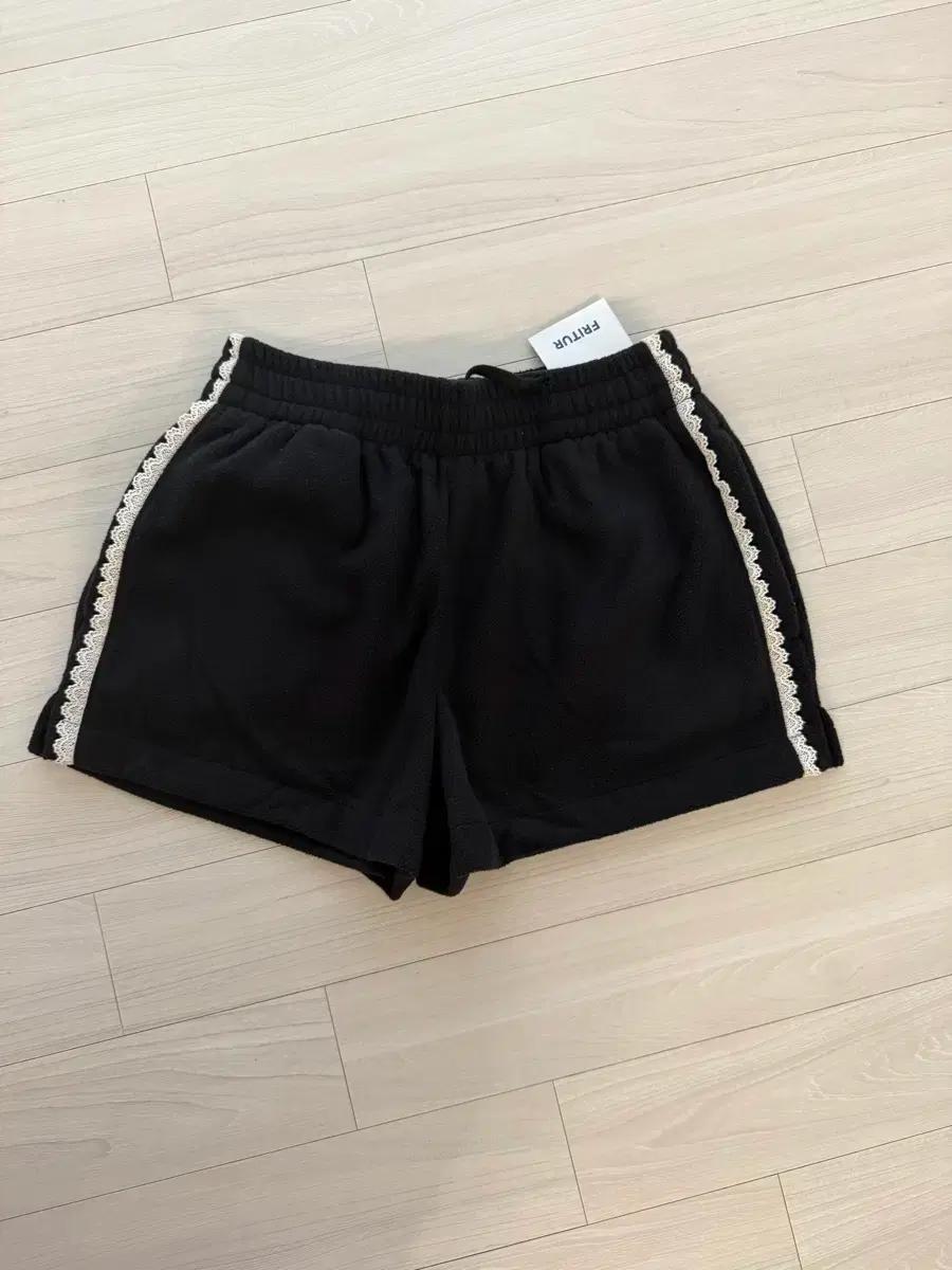 Fritur 프리터 플리스 레이스 쇼츠 택달린 새상품 팔아요!