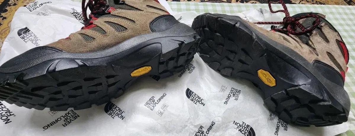 (배송비 포함) 로바(LOWA) 등산화 255-260 사이즈