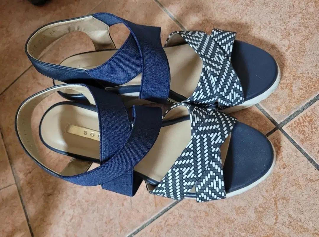 소다 웨지힐 여성 샌들 230