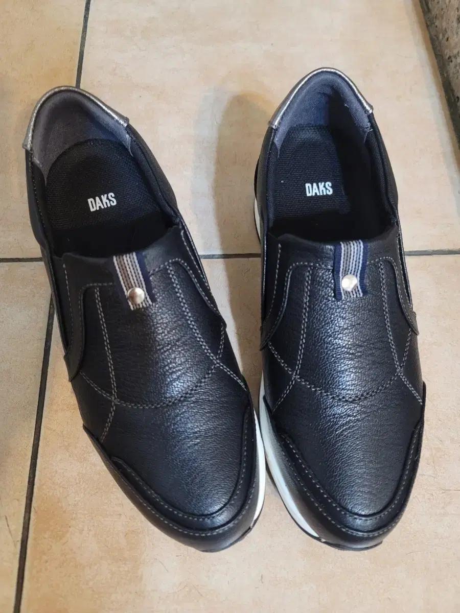 닥스 블랙 가죽 여성 슬립온