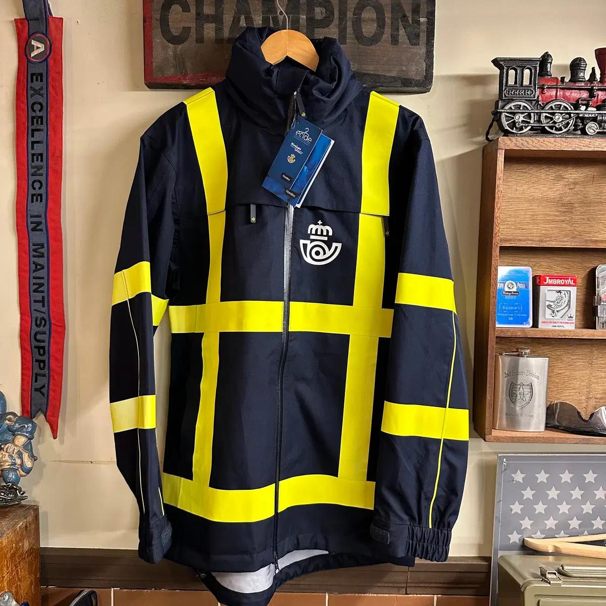 스페인 우정청(Correos) 하이비즈 바람막이 자켓