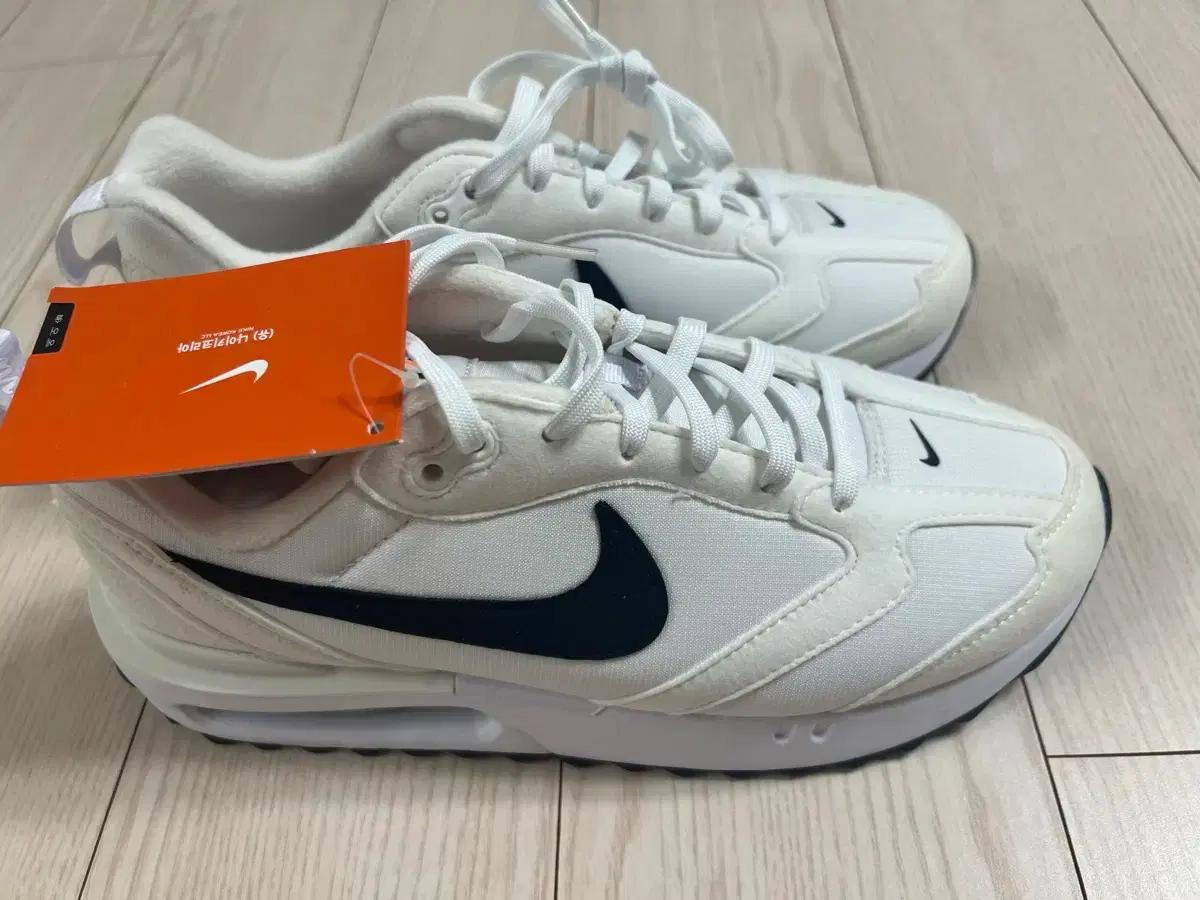 나이키 에어맥스던 새상품 250사이즈