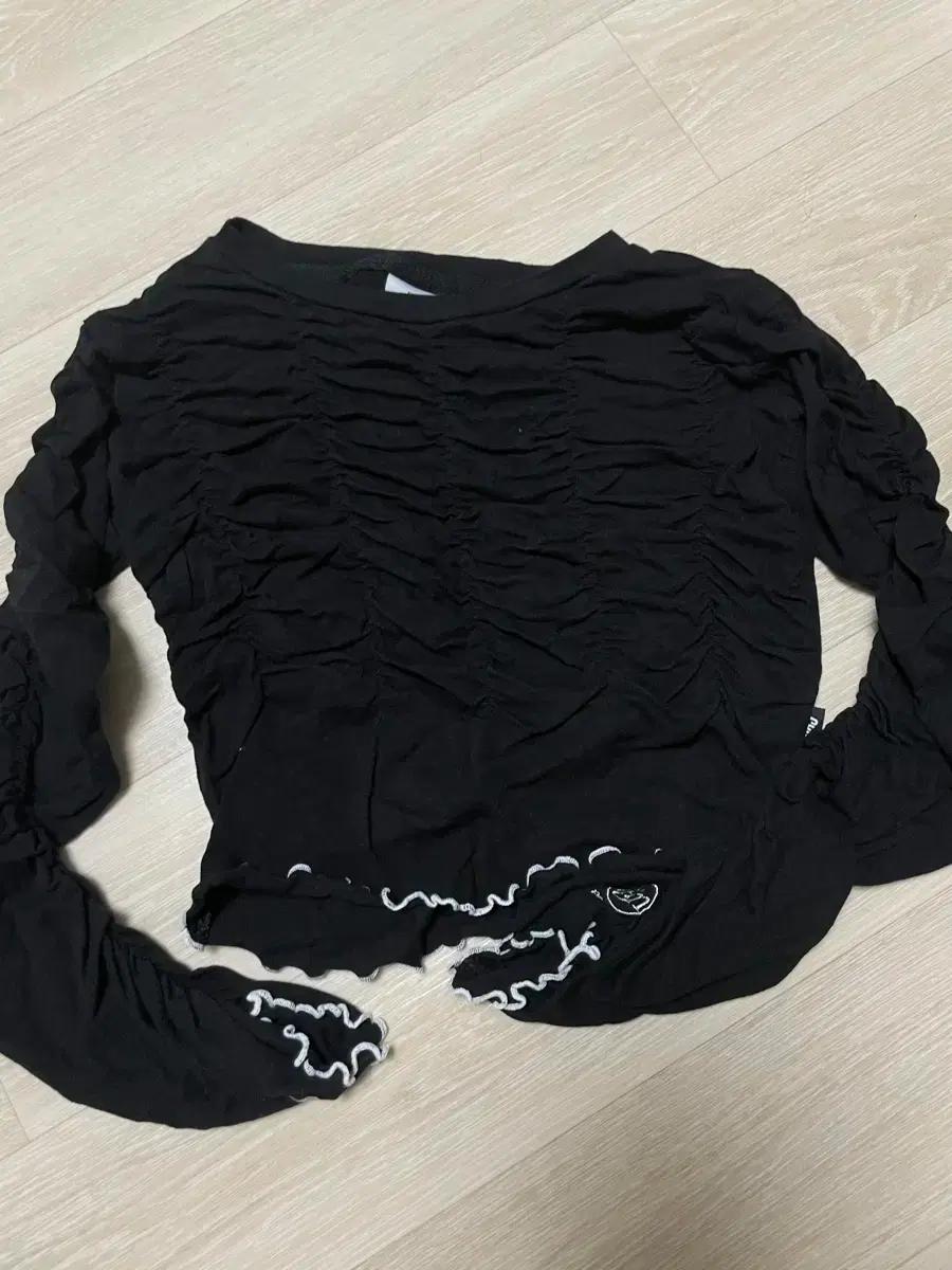 론론 셔링 크롭 긴팔티