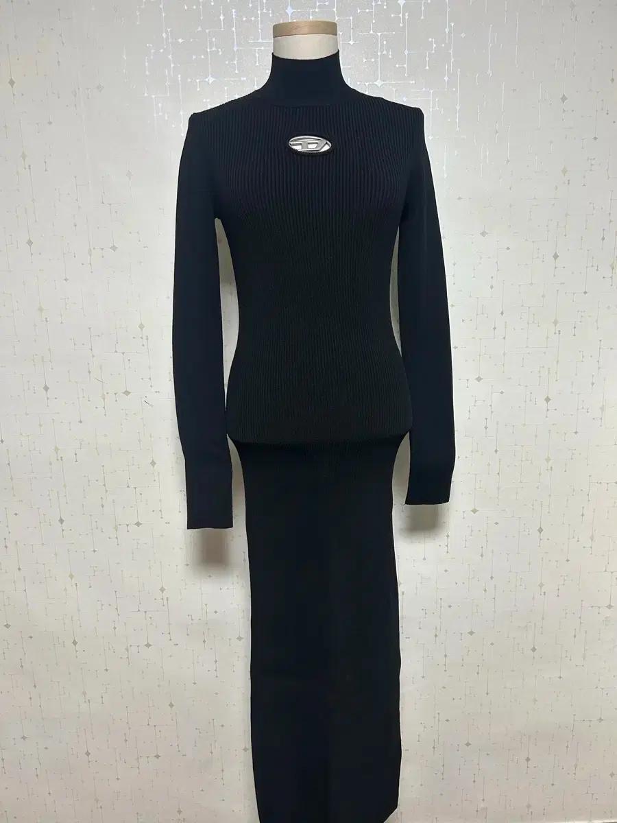 디젤(DIESEL) 롱 슬리브 리브 니트 원피스 블랙색상