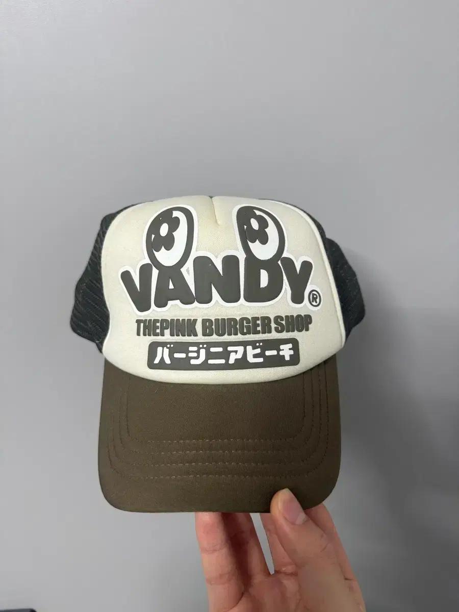 Vandy The Pink 트러커캡  다크올리브/크림