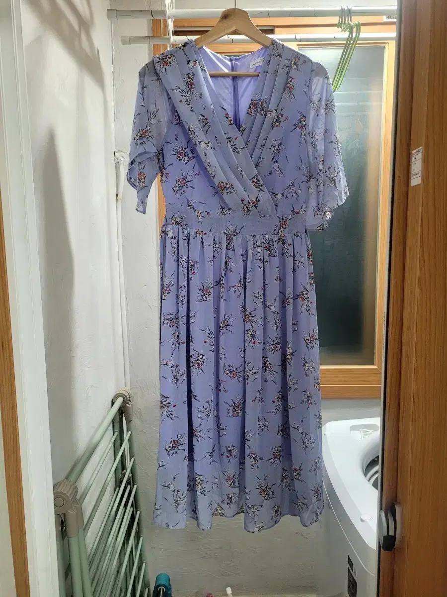 리리앤코 하늘색 플라워 쉬폰 미디 원피스