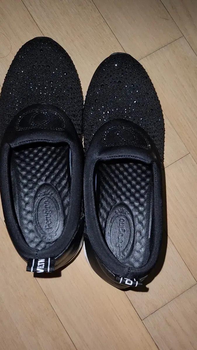 페르티니 여성용 블랙 슬립온 235사이즈입니다