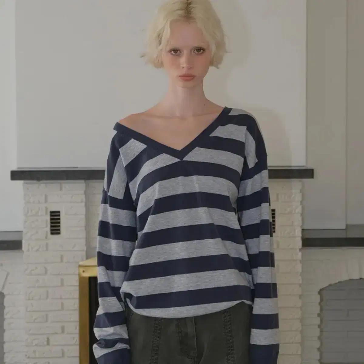 큐리티 C ONE-SHOULDER STRIPED KNIT