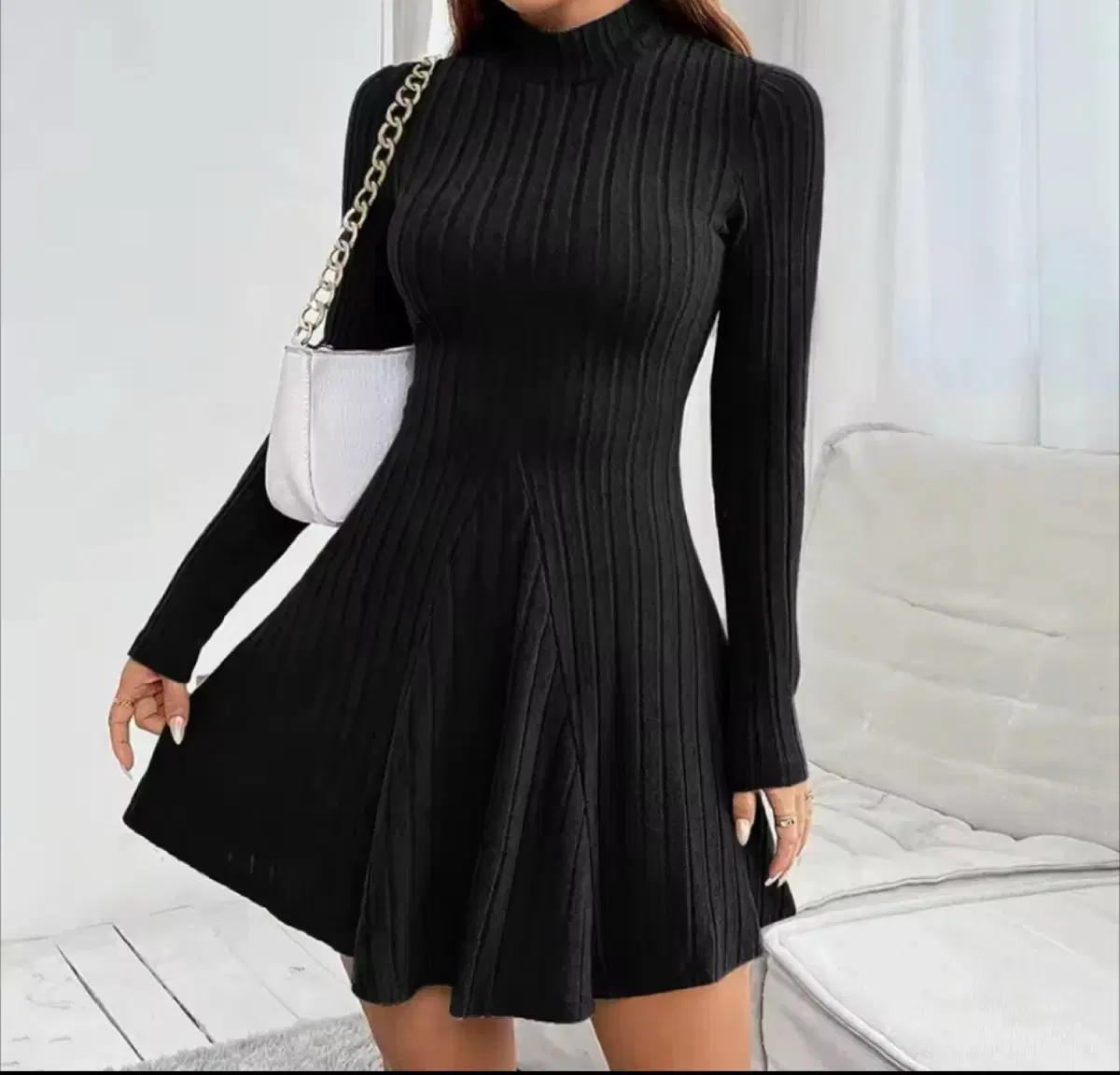 블랙 플레어 니트 원피스