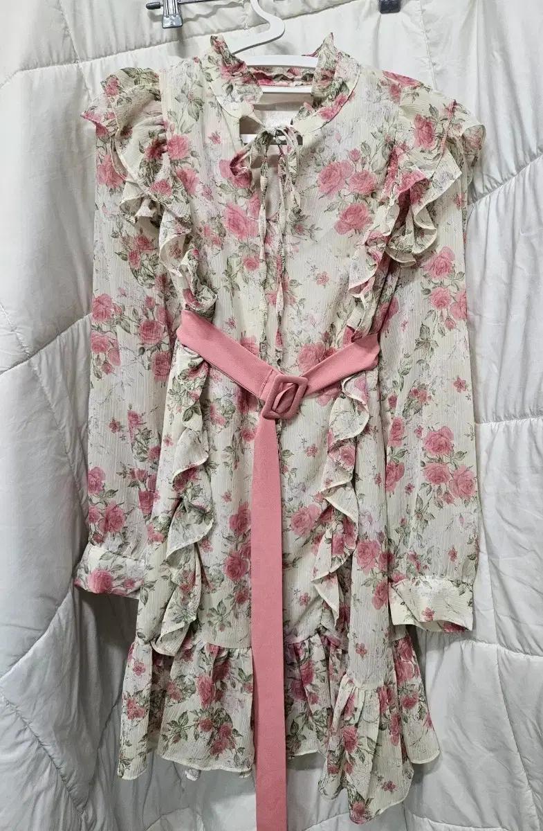 로즈 핑크 원피스 에겐녀 데이트 코디