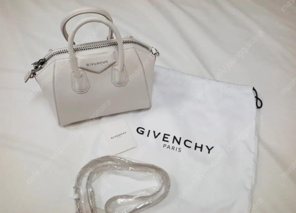 지방시 안티고나 미니 토트백 숄더백 오프화이트+지방시 로고 밍크 스트랩